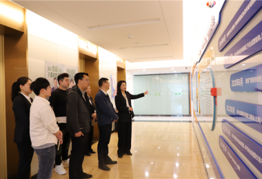 貴陽產(chǎn)控集團黨委委員、副總經(jīng)理唐建到貴州陽光產(chǎn)權交易所調(diào)研座談