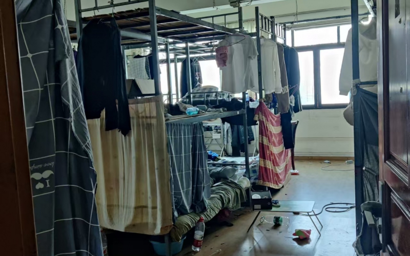 貴州省機(jī)關(guān)事務(wù)管理局國有資產(chǎn)管理服務(wù)中心貴陽市云巖區(qū)花溪大道北段128號(hào)靈達(dá)新苑B棟3層1-3號(hào)、B1單元4層1號(hào)房屋招租