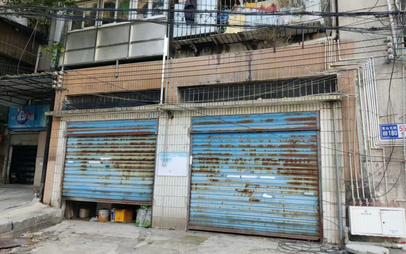 貴州省機(jī)關(guān)事務(wù)管理局國有資產(chǎn)管理服務(wù)中心貴陽市云巖區(qū)寶山北路180號(hào)55棟一單元1樓最左側(cè)2間車庫招租